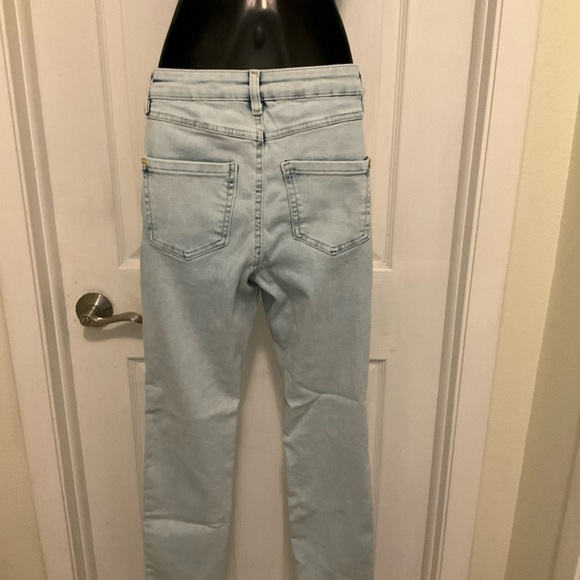 I.n.c. International Concepts Women's Skinny Light Wash Distressed Jean Size 4 - Picture 2 of 11